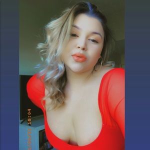 Meet your Posher, Selena